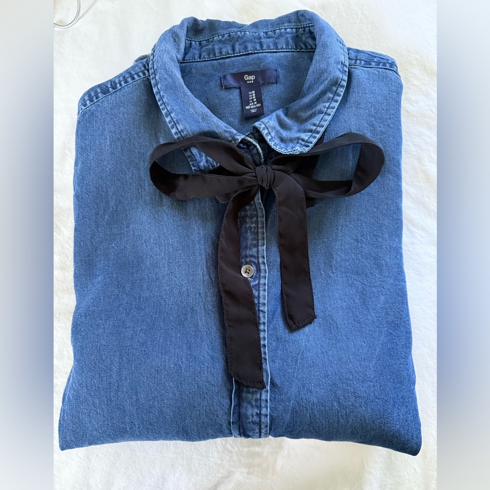 Gap Button Down Shirt with Tie